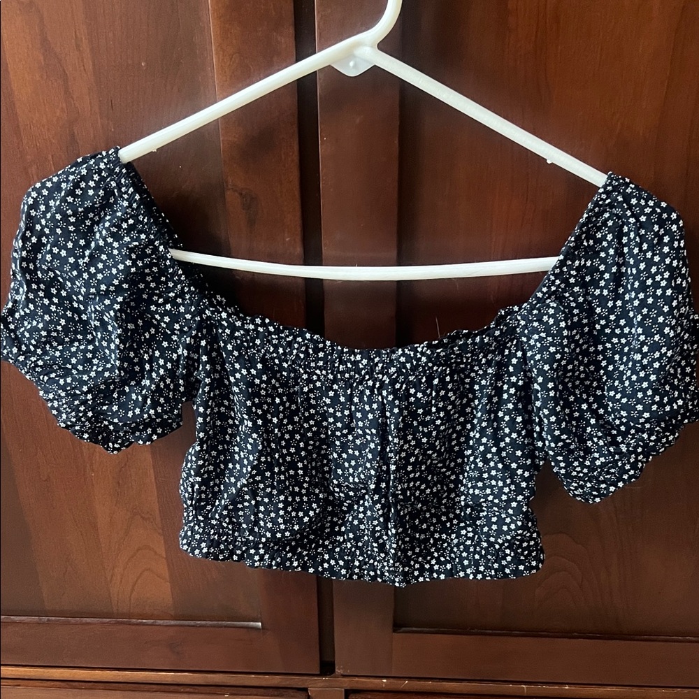 Brandy Melville Navy and White Floral Crop Top